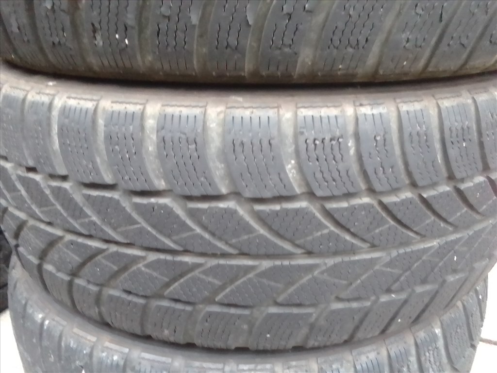  185/55R15 Maxxis téli gumi garnitúra 4. kép