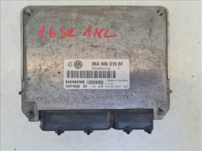 Volkswagen Golf IV 1.6 SR AKL motorvezérlő (23152) 06a906019bf