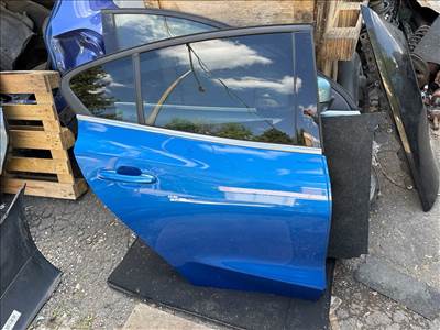 FORD FOCUS IV  Jobb hátsó Ajtó (Részeivel)