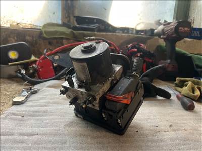 SUZUKI SPLASH  ABS Kocka 011065