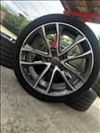 5x112 lyukosztású 19" új (gyári felni) alufelni, rajta 245/45 új Goodyear nyári gumi gumi