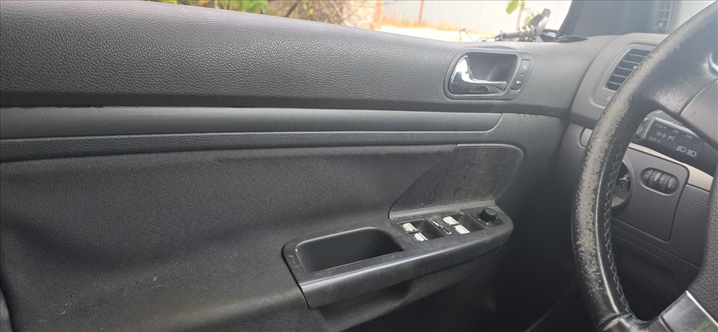 Volkswagen Golf V bontott alkatrészei 1.6i Bse-Bgu 11. kép