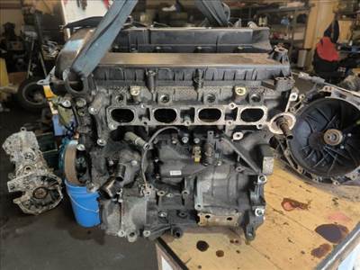 VOLVO V50/V70/S80 Motor (Fűzött blokk hengerfejjel)