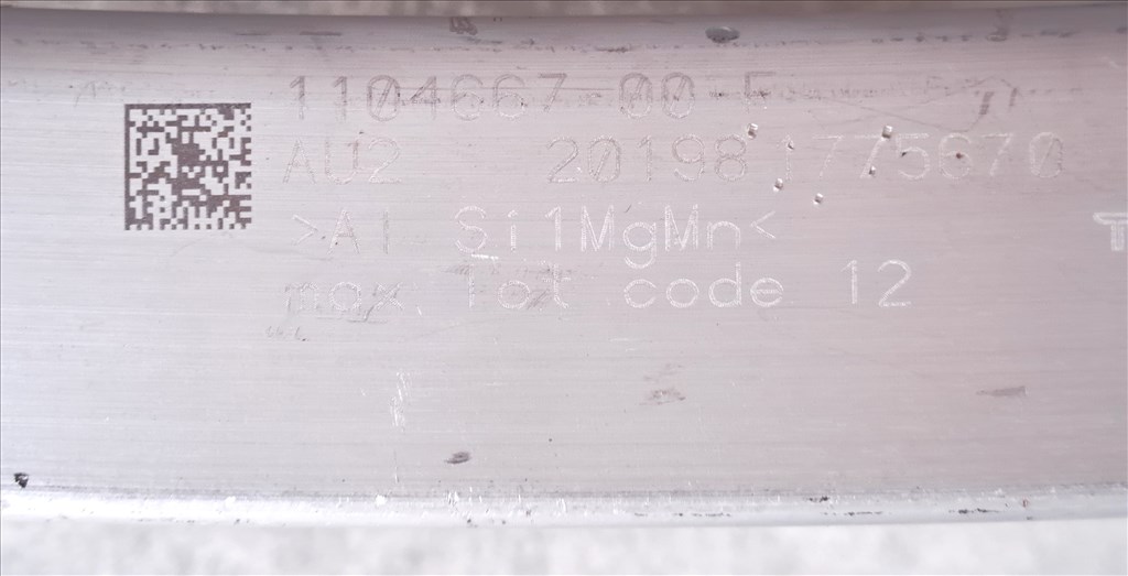 Tesla Model 3 első lökhárító felső merevítő  1100466700f 5. kép