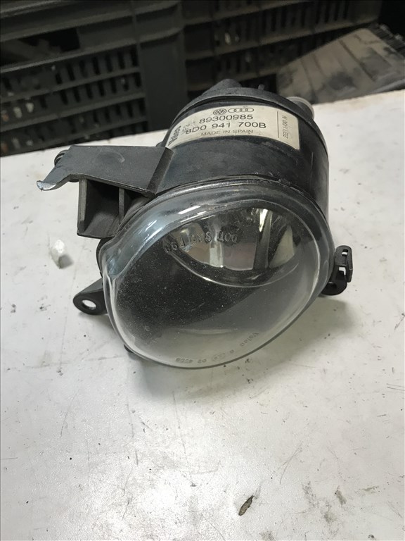 Audi A4 (B5 - 8D) FL _ jobb ködlámpa 8d0941700d 1. kép