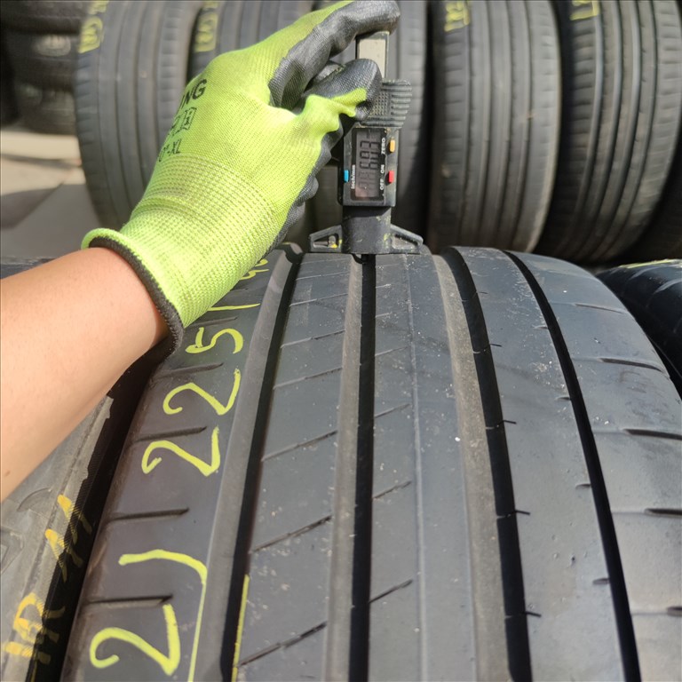  225/40 R18 Yokohama nyári gumi 35000ft a 2db/102/ 1. kép