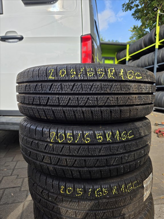  205/6516"C újszerű Pirelli Carrier winter  teher téli gumi 3. kép