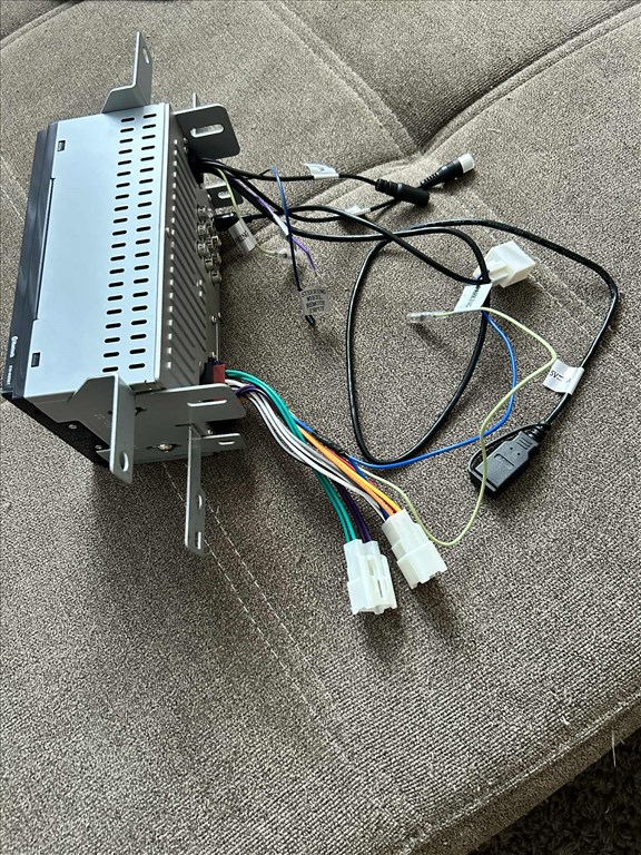 JVC KW-M25BT Mechanika Nélküli Érintőképernyős Autós Multimédia Lejátszó - 2 DIN Méret 4. kép