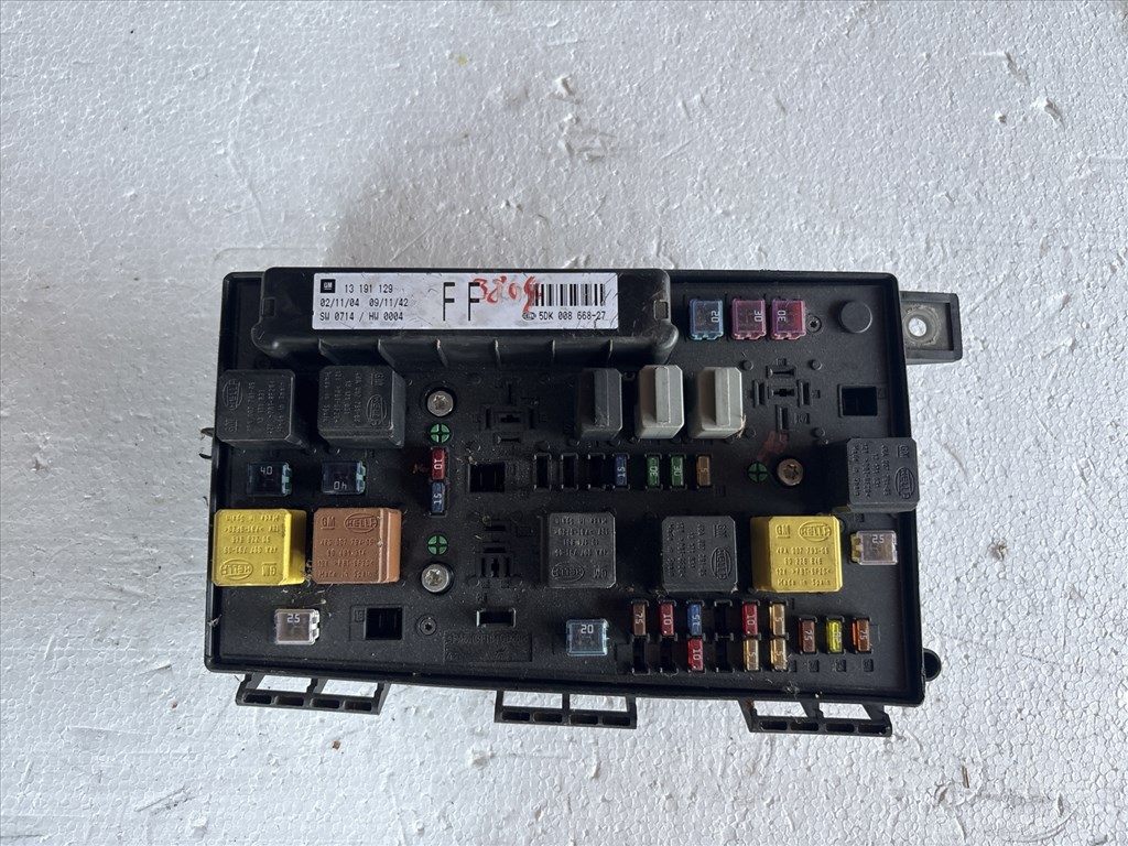 Opel Astra H 2004-2010 Motortéri biztosítéktábla   13191129 1. kép