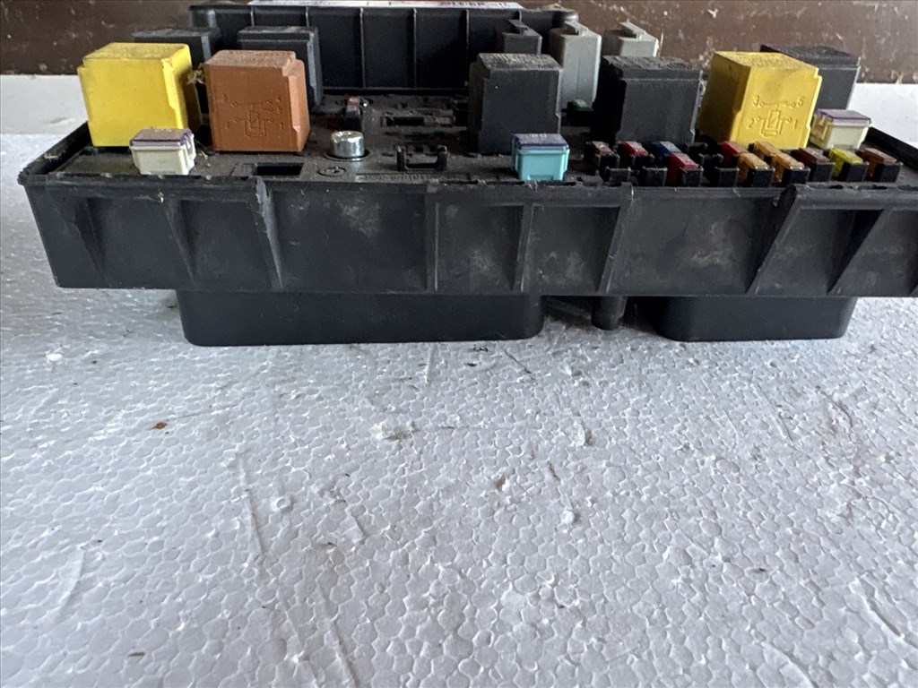 Opel Astra H 2004-2010 Motortéri biztosítéktábla   13191129 3. kép