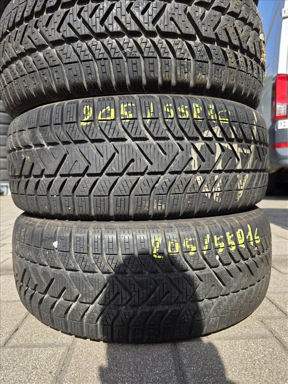  205/5516" újszerű Pirelli snowcontrol serie 3 téli gumi  2. kép