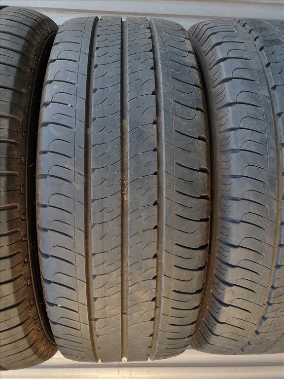  235/65 16C Good Year EfficientGrip Cargo 4. kép