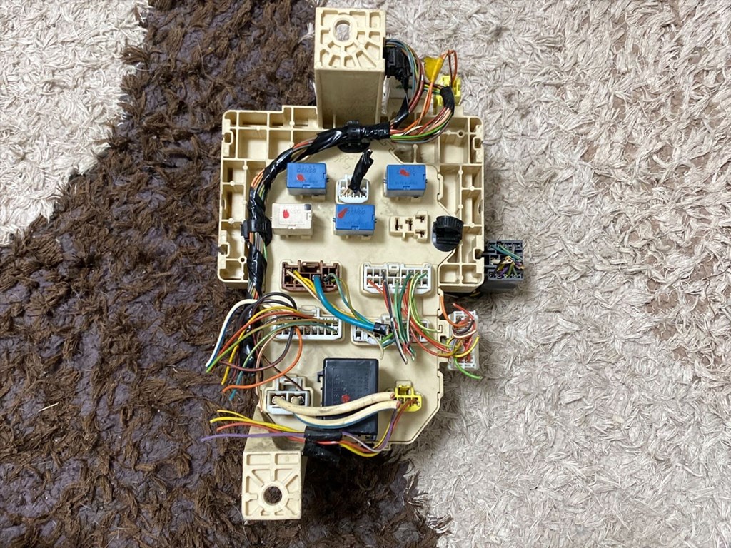 SUZUKI SPLASH  Biztosítéktábla Motortér 4. kép