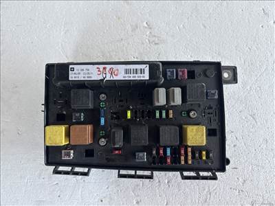 opel astra h 2004-2010 motortéri biztosítéktábla   13206750