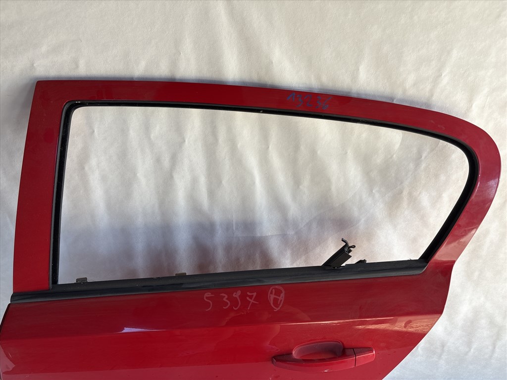 13236 Opel Astra H Bal hátsó Ajtó Piros 5 ajtós 2. kép