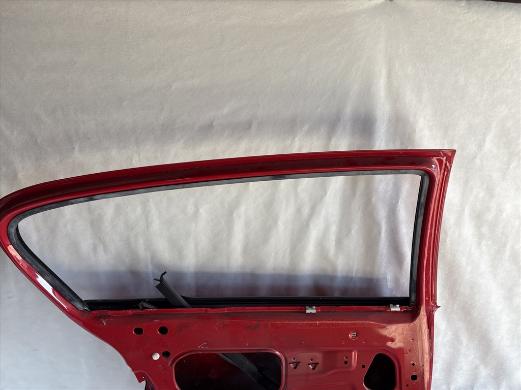 13236 Opel Astra H Bal hátsó Ajtó Piros 5 ajtós 5. kép