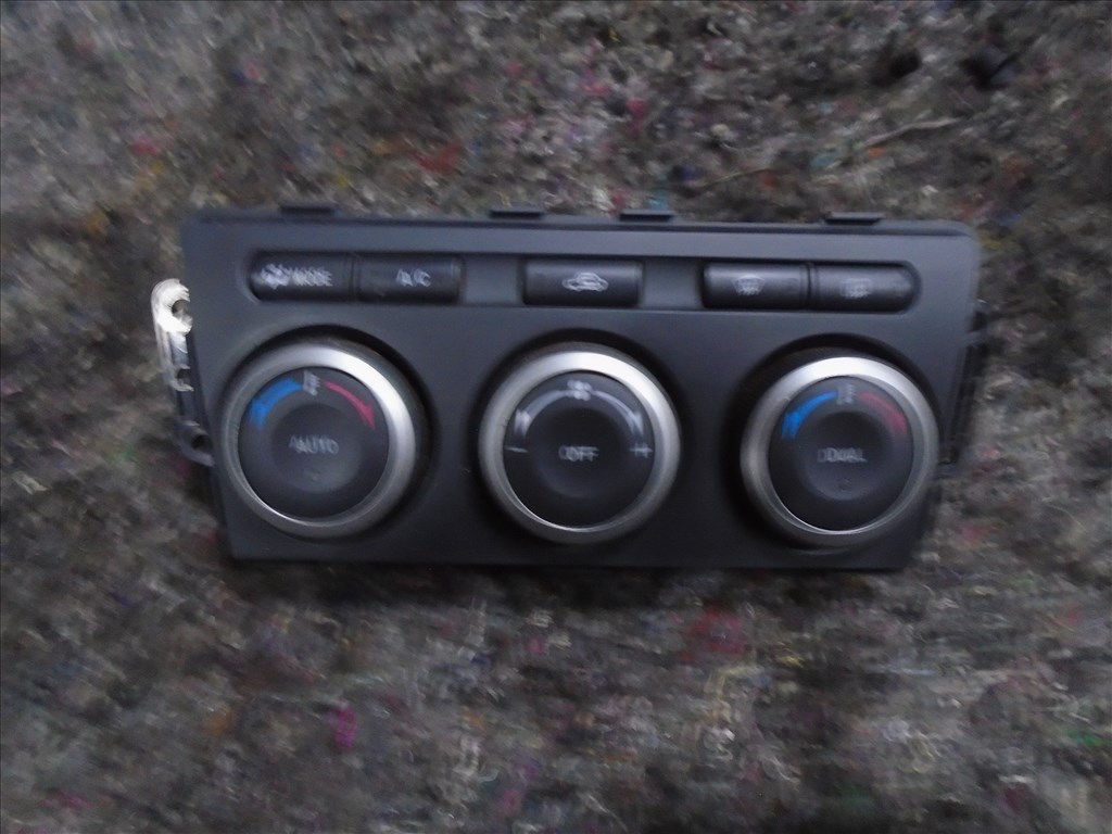 Mazda 6 (2nd gen) fűtéskapcsoló panel GAM761190B 1. kép