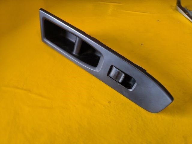 Toyota Yaris (XP130/XP150) Jobb első Ablakemelő Kapcsoló 742310d690 4. kép