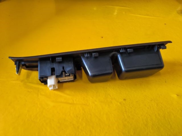 Toyota Yaris (XP130/XP150) Jobb első Ablakemelő Kapcsoló 742310d690 6. kép