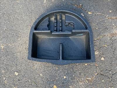 KIA VENGA YN Pótkerék Szerszámtartó