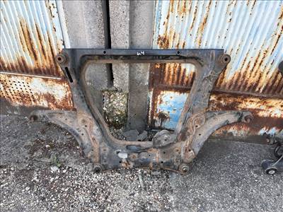 NISSAN PULSAR C13 Első Bölcső