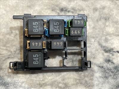 AUDI Q3 8U Biztosítéktábla Utastér 016023