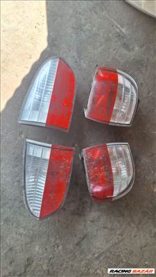 Hyundai H-1 jobb hátsó belső lámpa, bal hátsó belső lámpa 