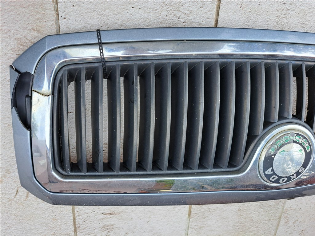 Skoda Fabia motorháztető 4. kép