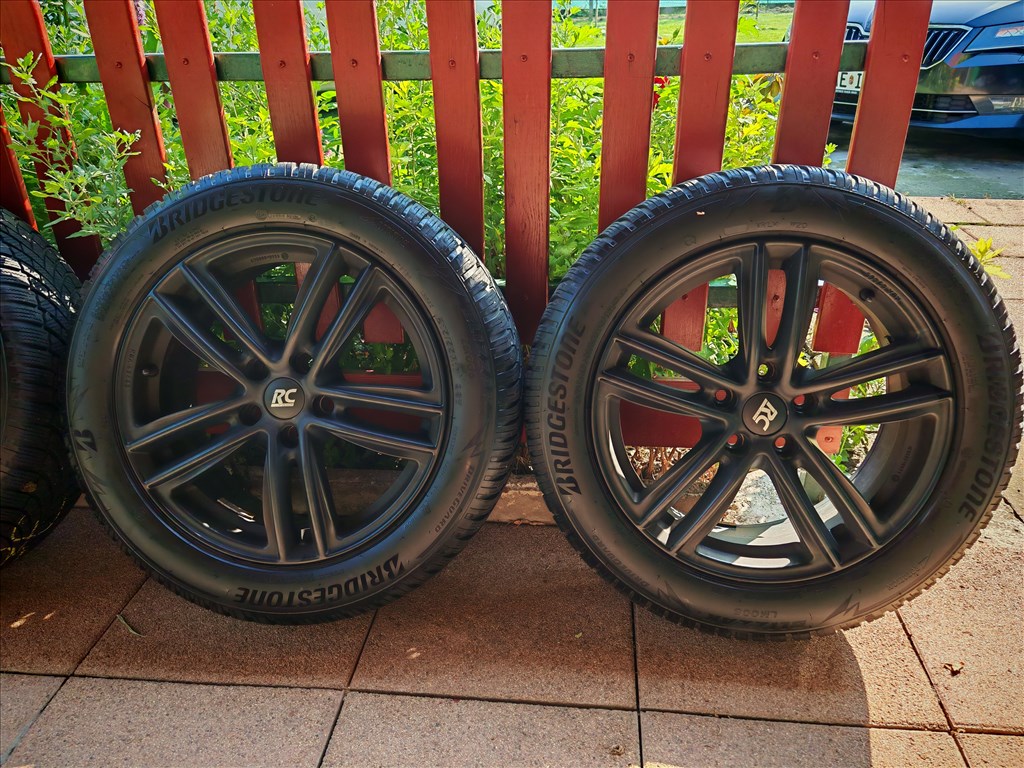  5x112 lyukosztású 17" használt RC alufelni, rajta 215/55 használt Bridgestone téli gumi gumi  3. kép
