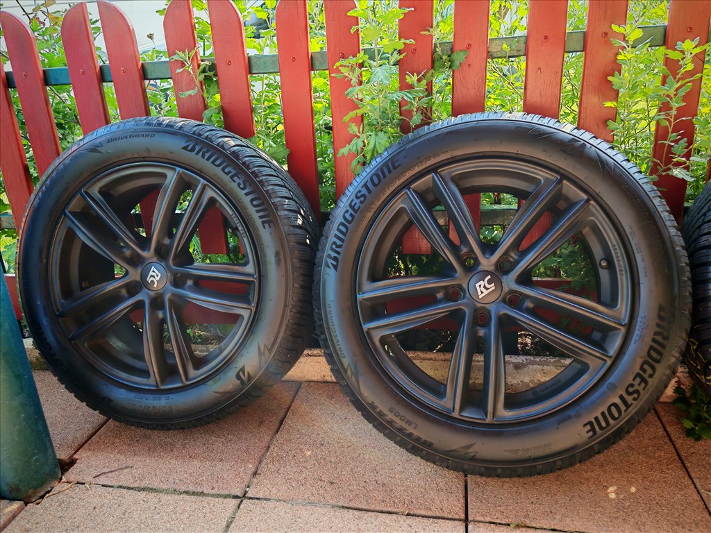  5x112 lyukosztású 17" használt RC alufelni, rajta 215/55 használt Bridgestone téli gumi gumi  2. kép