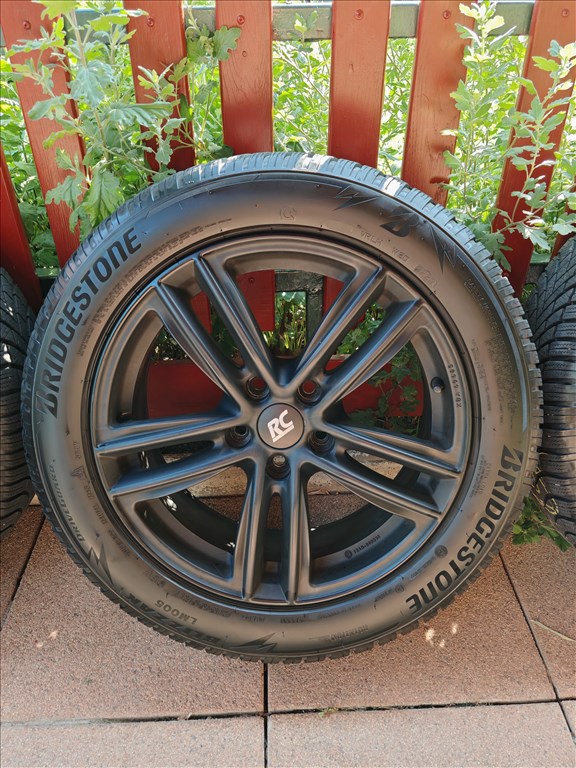  5x112 lyukosztású 17" használt RC alufelni, rajta 215/55 használt Bridgestone téli gumi gumi  1. kép