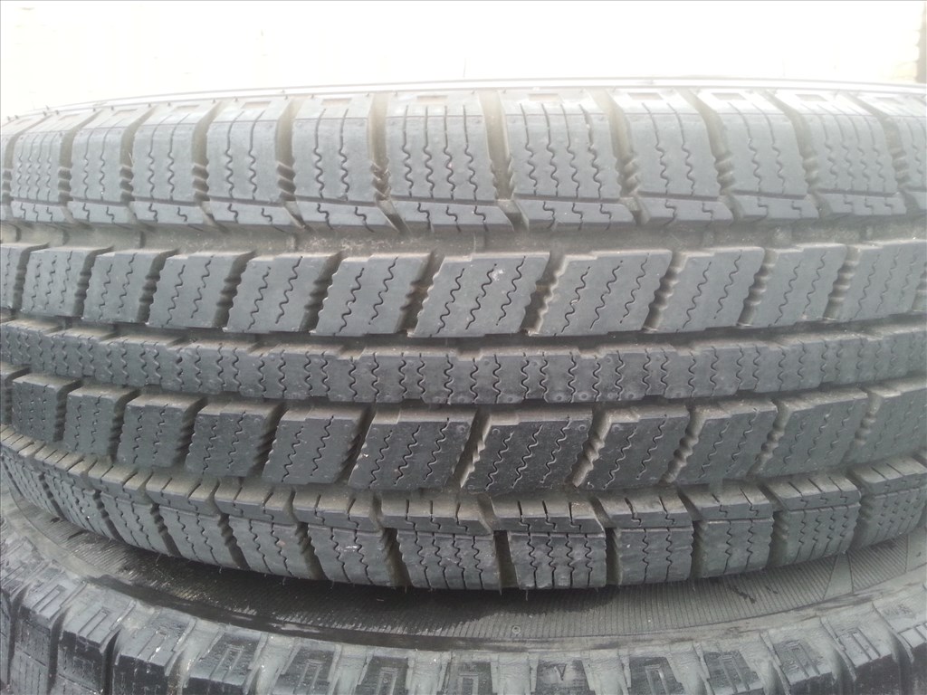  185R14C Rockstone Ice-Plus S110 újszerű téli gumi 1 db 1. kép