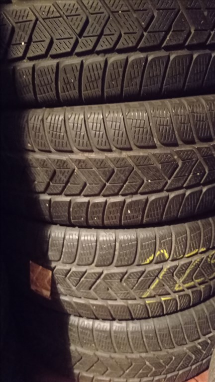  225/6017" használt Pirelli téli gumi gumi 1. kép