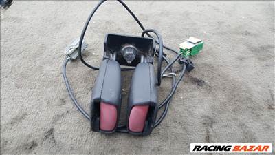 Volvo 30780608 V50 hátsó biztonsági öv csataljzat