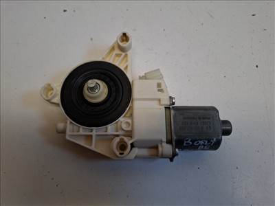 Mercedes-Benz B-osztály (W246) bal első ablakemelő motor A2469065100