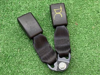 DACIA SANDERO II  Hátsó középső Biztonsági Öv Csat