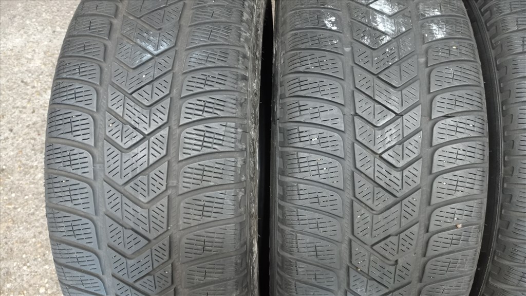  235/5518" használt Pirelli téli gumi gumi 2. kép