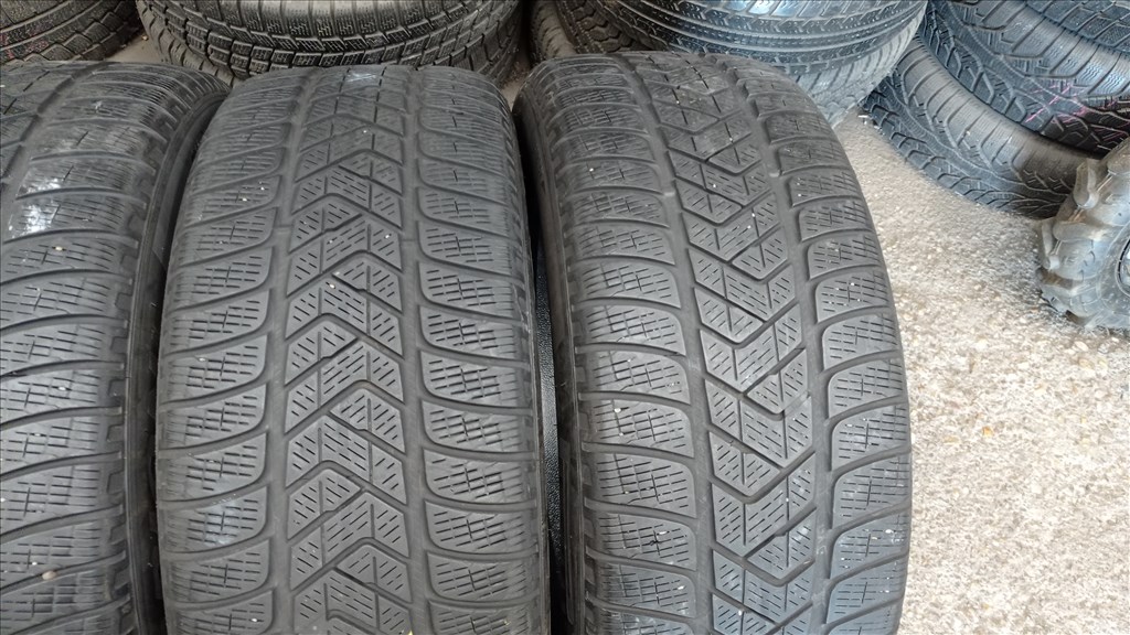  235/5518" használt Pirelli téli gumi gumi 3. kép
