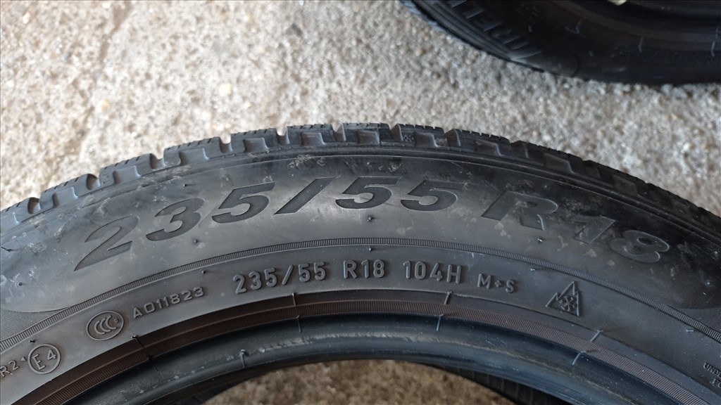  235/5518" használt Pirelli téli gumi gumi 6. kép