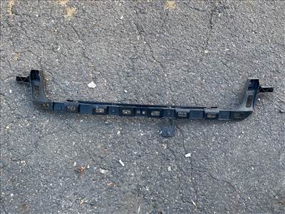 VW EOS 1F7, 1F8 Hátsó középső Lökhárító Tartó (Műanyag)