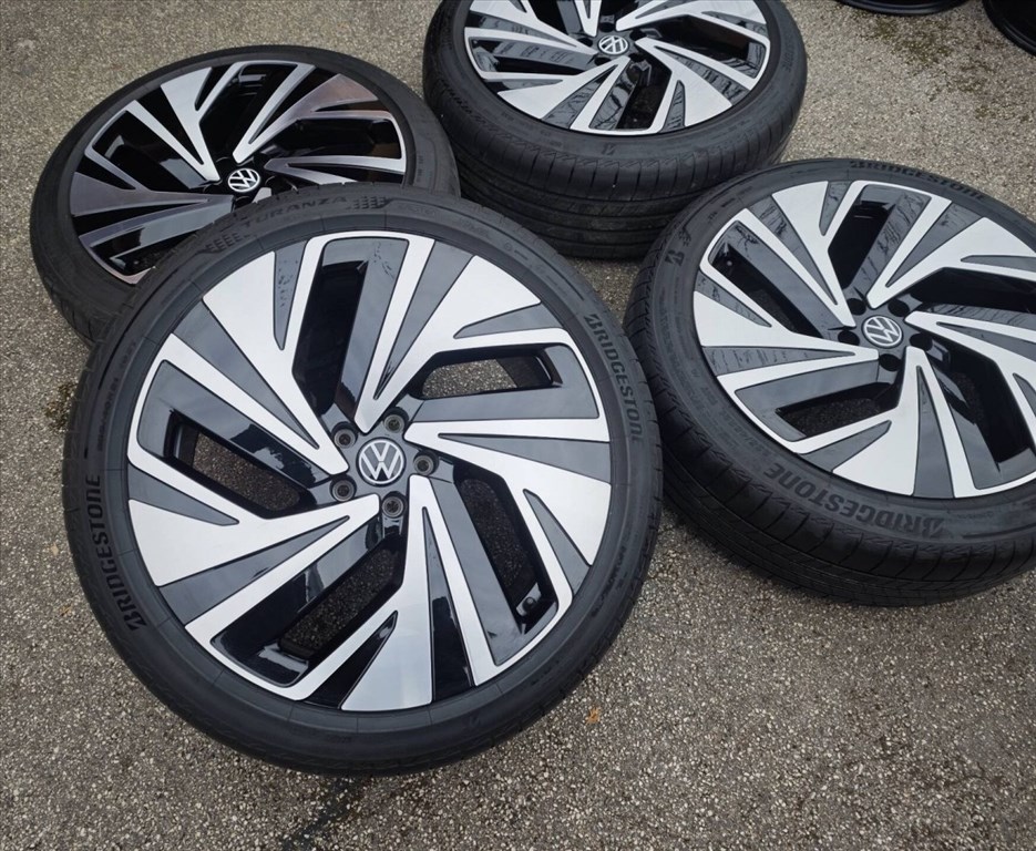 5x112 21 Volkswagen gyári - 235/45 255/40 r21 " Bridgestone nyári ID 4. kép