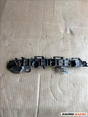 Toyota Yaris (XP210),  Lökhárító tartó bal hátsó 52576-k0020