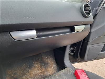 Audi A3 (8P) 3.2 quattro kesztyűtartó 
