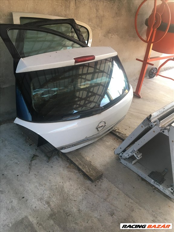 Opel Astra H csomagtérajtó  1. kép
