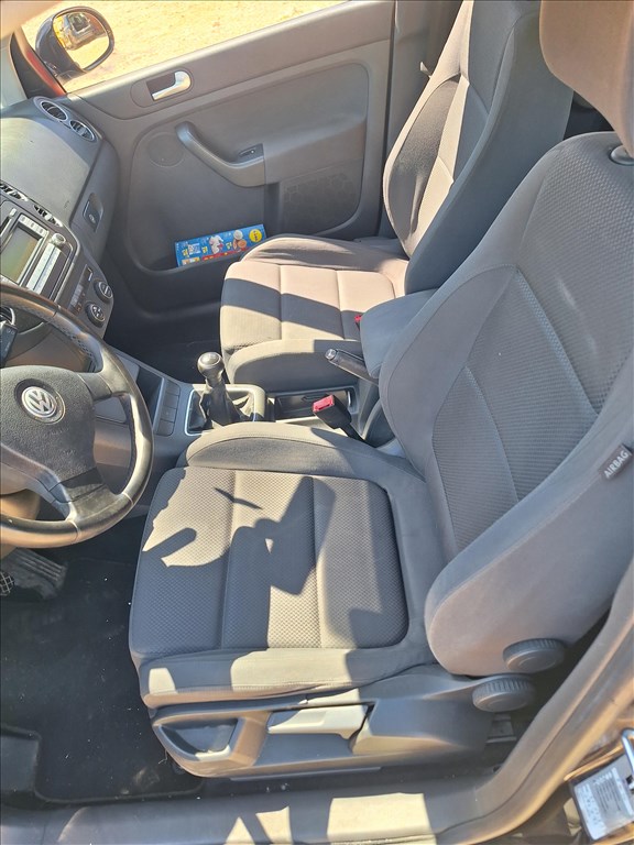 Volkswagen Golf Plus 2.0 TDI BKD LC9Z bontott alkatrészei 5. kép