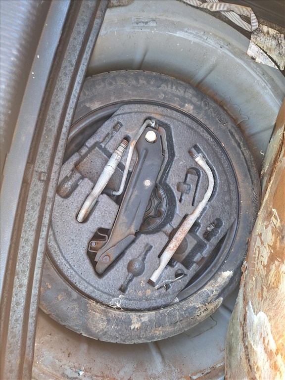 Volkswagen Golf Plus 2.0 TDI BKD LC9Z bontott alkatrészei 8. kép