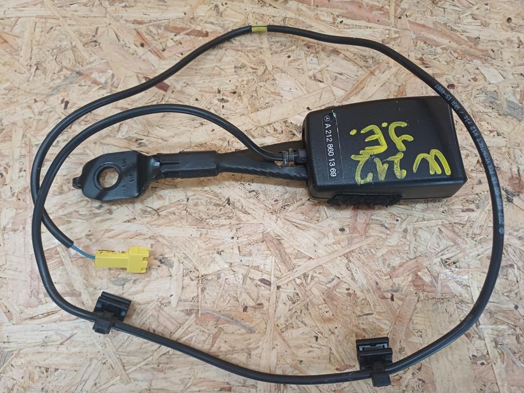 Mercedes E Class W212 (2009-2016) Jobb Első Ülés Biztonsági Öv Csat  1. kép