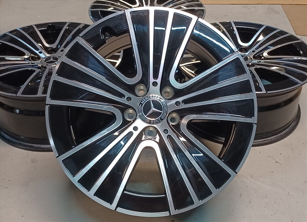 Gyári Mercedes W214 E klasse alufelnik 5x112 8x18 ET32,5 4db 1. kép