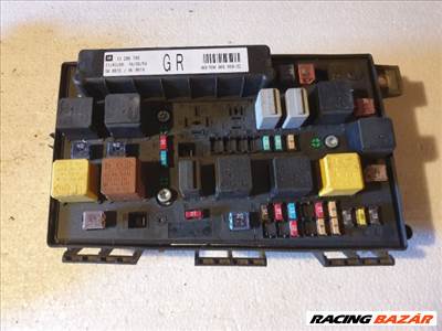 Opel Astra H, Opel Zafira B Biztosítéktábla GR 13206745