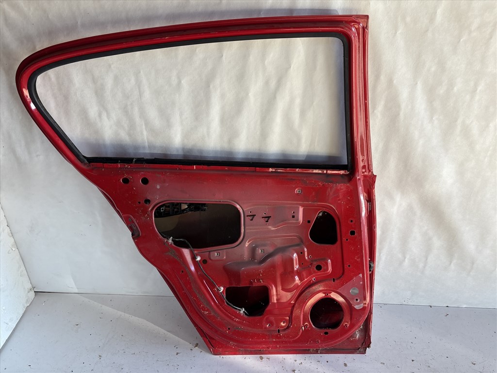 13232 Opel Astra H Bal hátsó Ajtó Piros 5 ajtós 4. kép